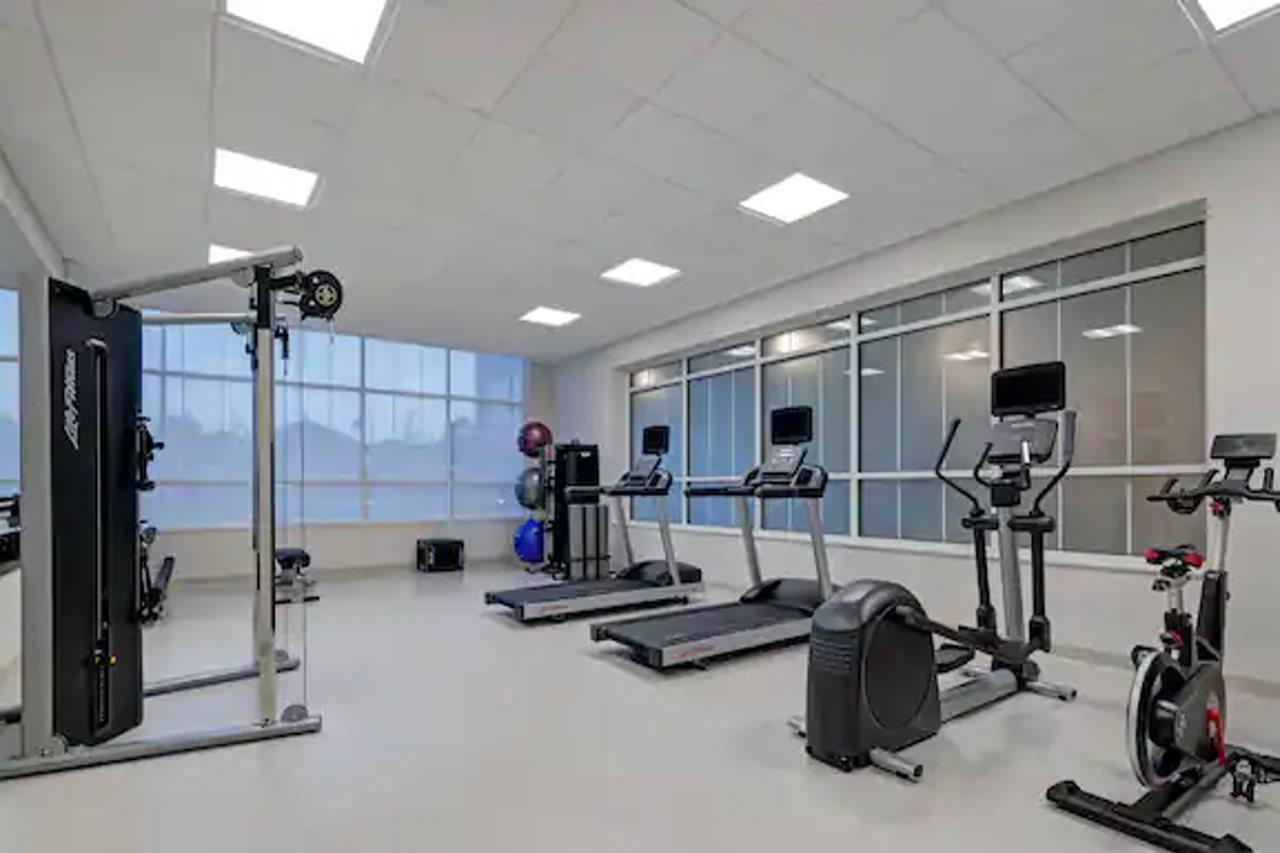 Hilton Garden Inn ماناساس المظهر الخارجي الصورة