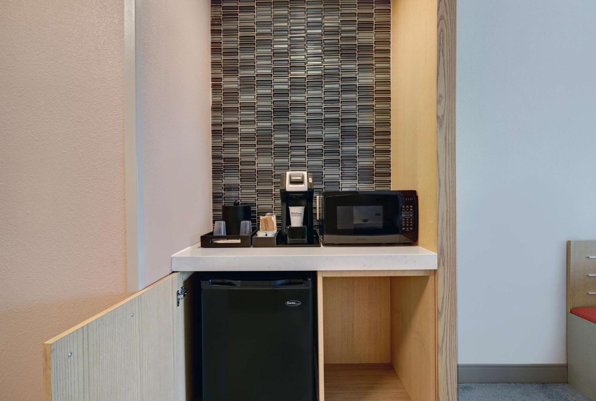 Hilton Garden Inn ماناساس المظهر الخارجي الصورة