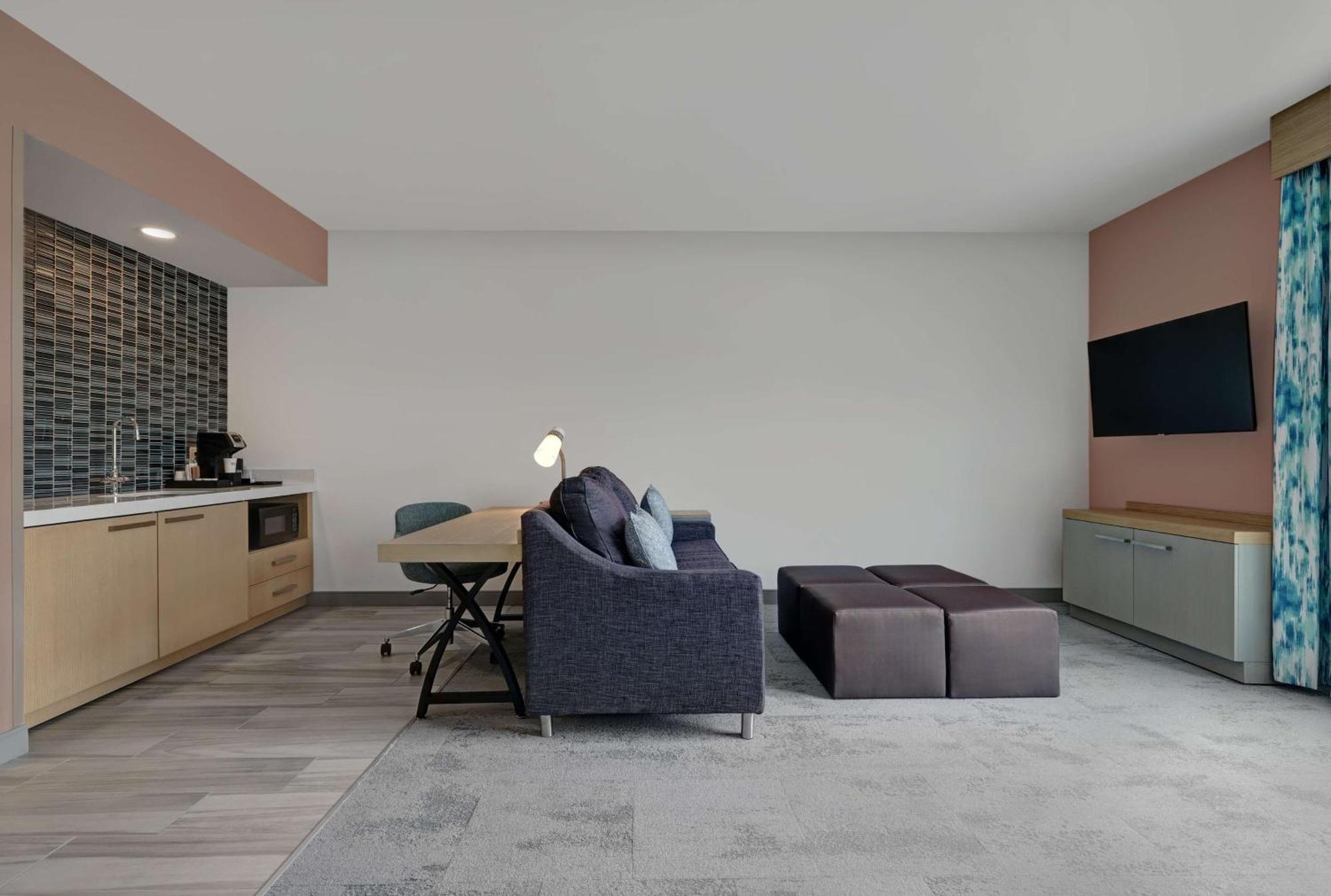 Hilton Garden Inn ماناساس المظهر الخارجي الصورة