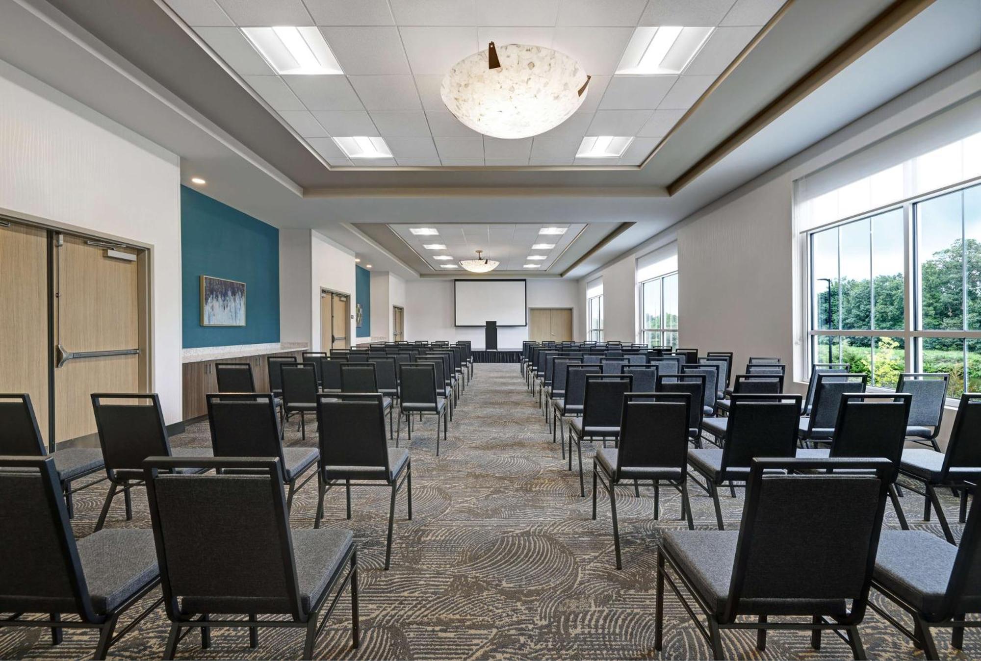 Hilton Garden Inn ماناساس المظهر الخارجي الصورة