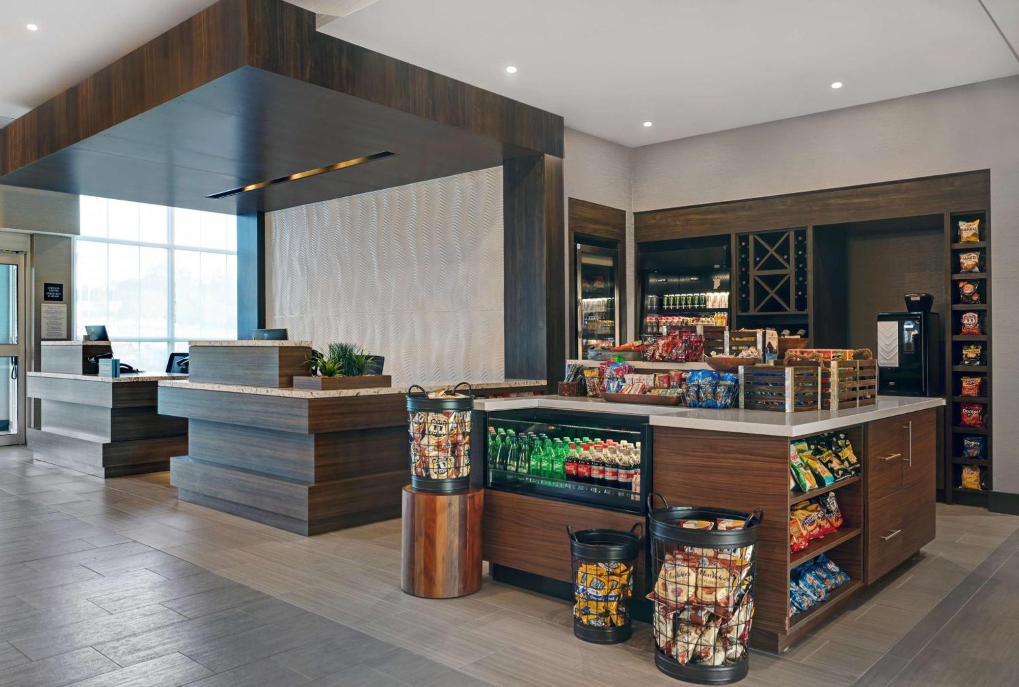 Hilton Garden Inn ماناساس المظهر الخارجي الصورة