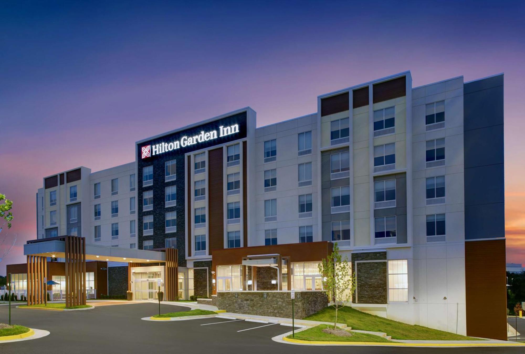 Hilton Garden Inn ماناساس المظهر الخارجي الصورة